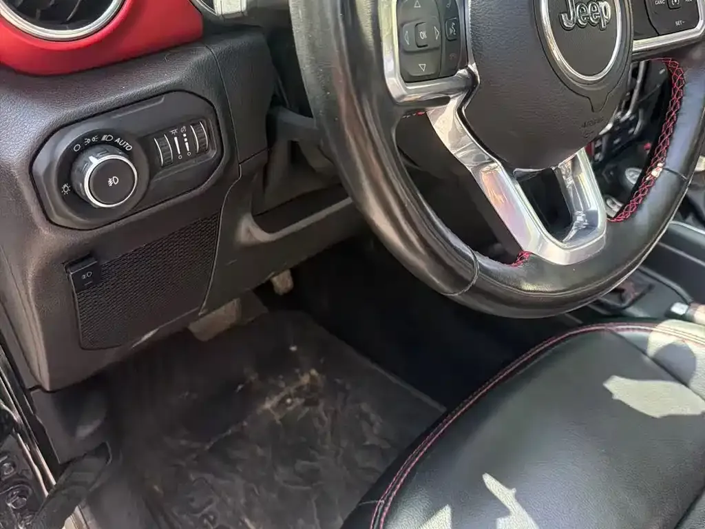 Jeep Wrangler — фото 9