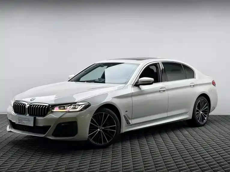 BMW 5 Series — фото 1
