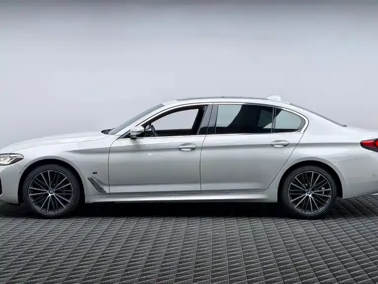 BMW 5 Series — фото 10