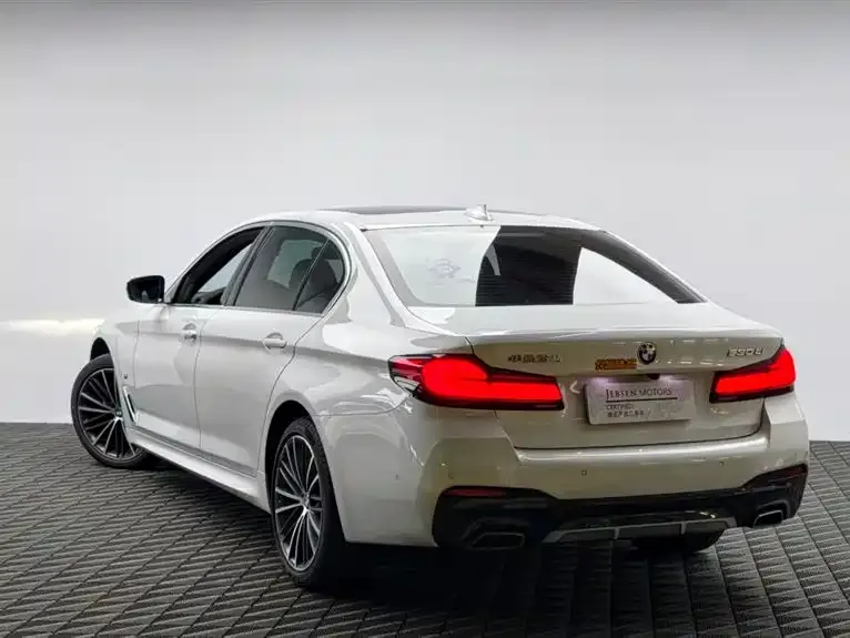 BMW 5 Series — фото 2