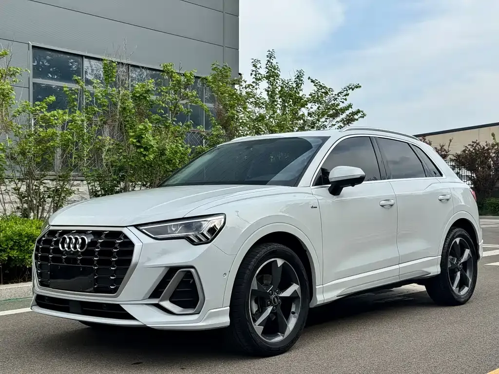 Audi Q3 — фото 1