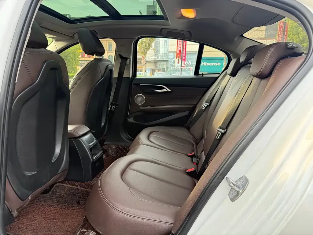 BMW 1 Series 2021 из CN, фото 4