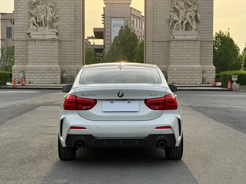 BMW 1 Series 2021 из CN, фото 2