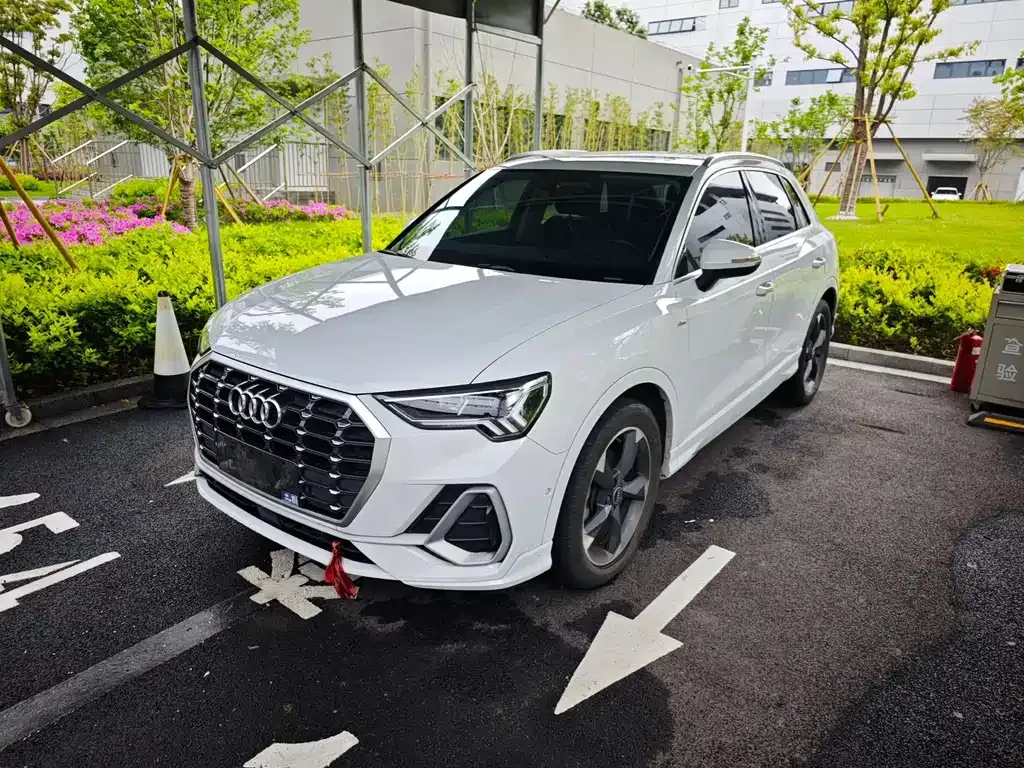 Audi Q3 — фото 1
