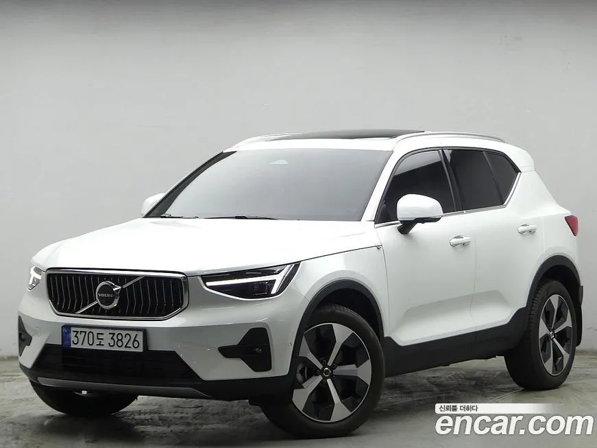 Volvo XC40 — фото 1