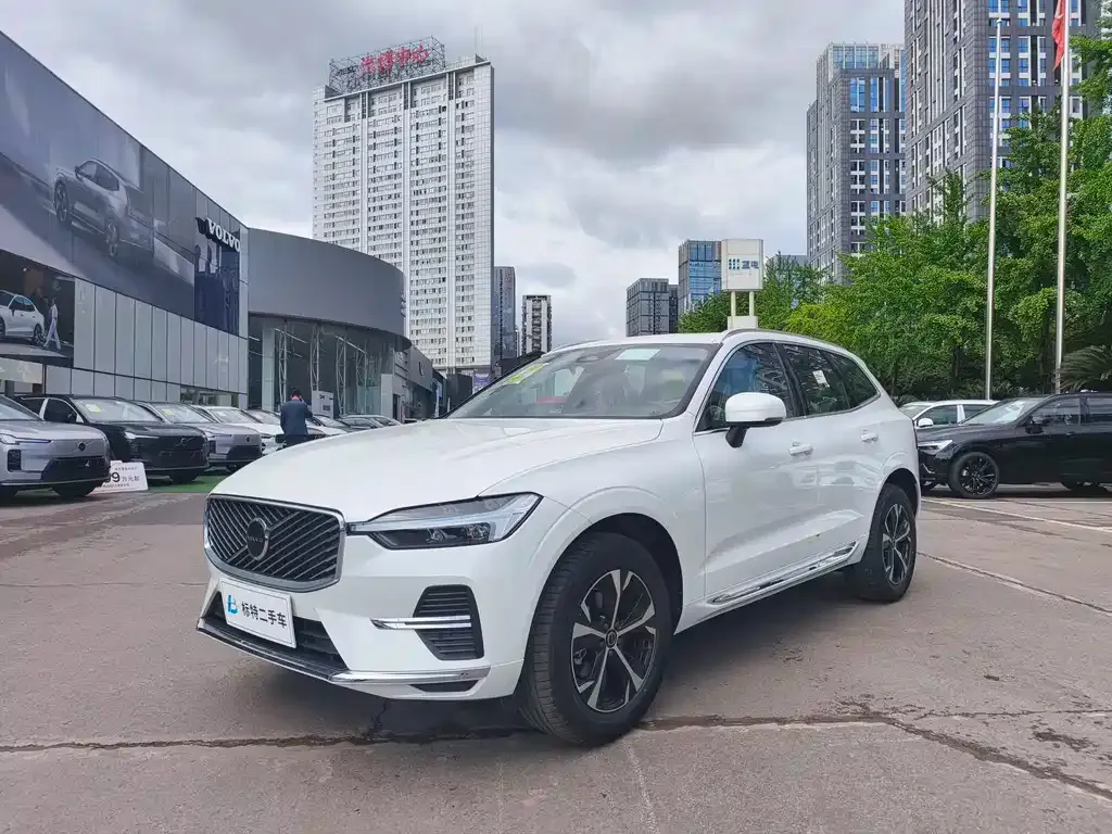 Volvo XC60 — фото 1