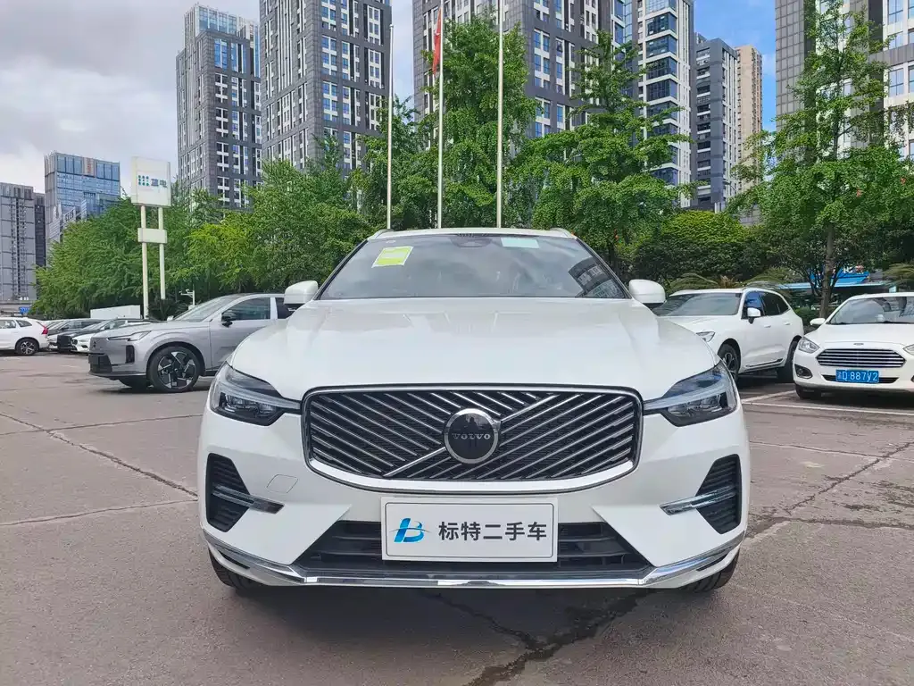 Volvo XC60 — фото 8