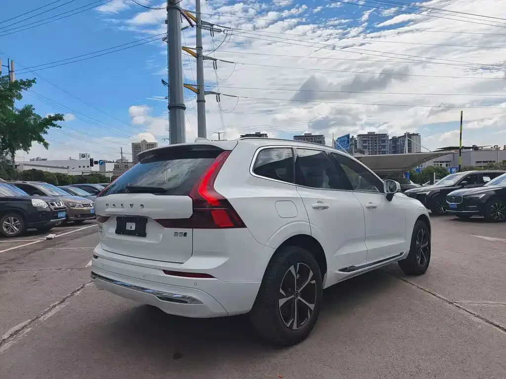 Volvo XC60 — фото 9