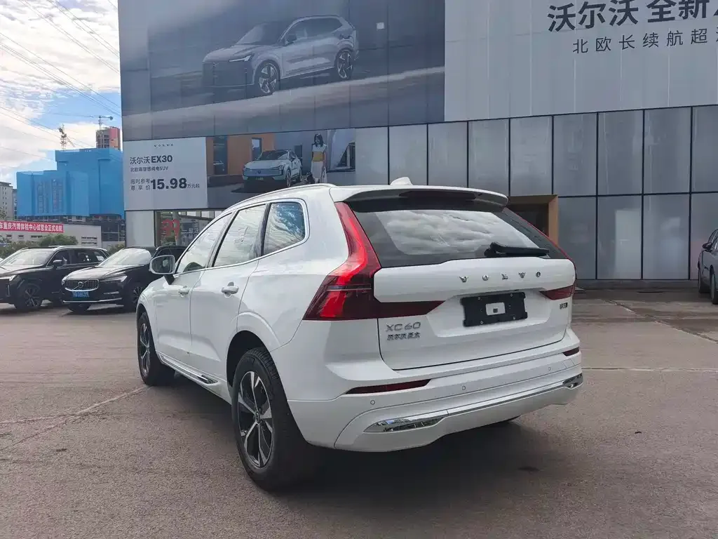 Volvo XC60 — фото 2