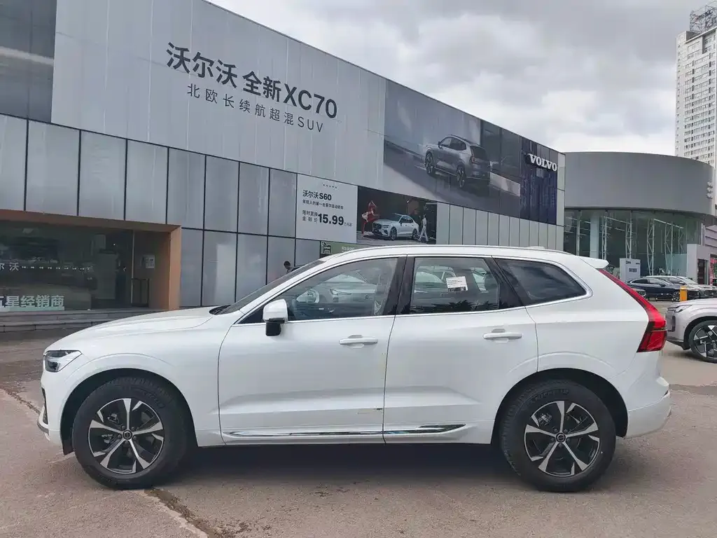 Volvo XC60 — фото 4