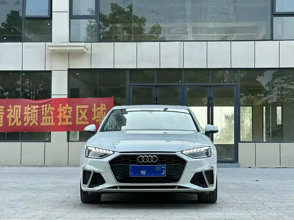Audi A4L 2021 из CN, фото 2