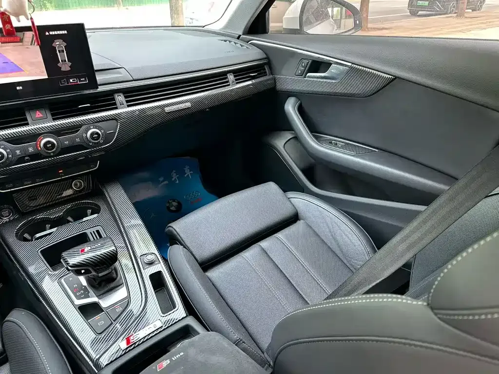 Audi A4L 2021 из CN, фото 9