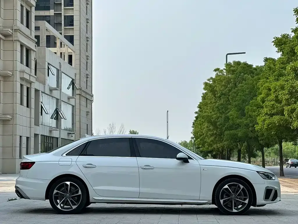 Audi A4L 2021 из CN, фото 4