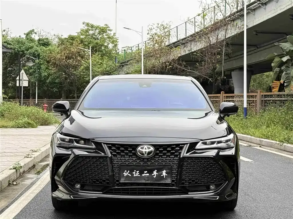 Toyota Avalon — фото 1