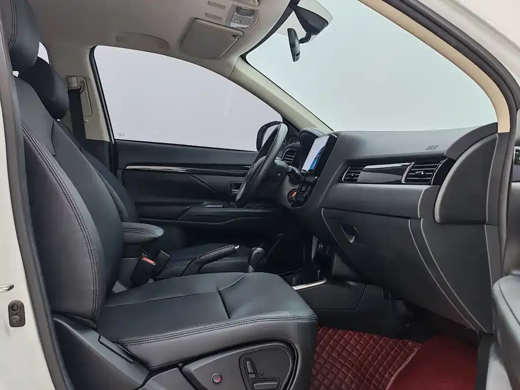 Mitsubishi Outlander 2024 из CN, фото 10