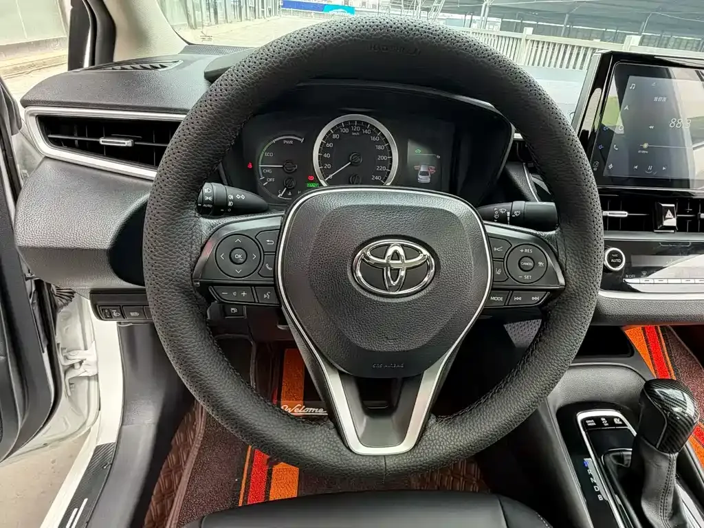 Toyota Corolla — фото 9