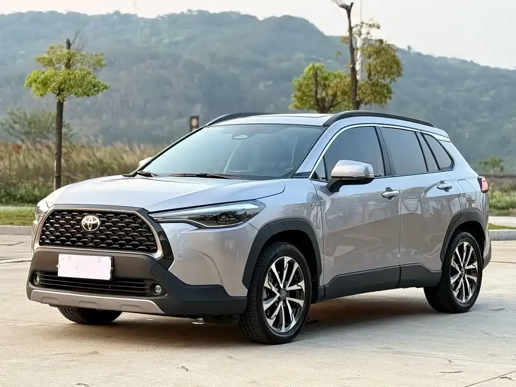 Toyota Corolla Cross — фото 1