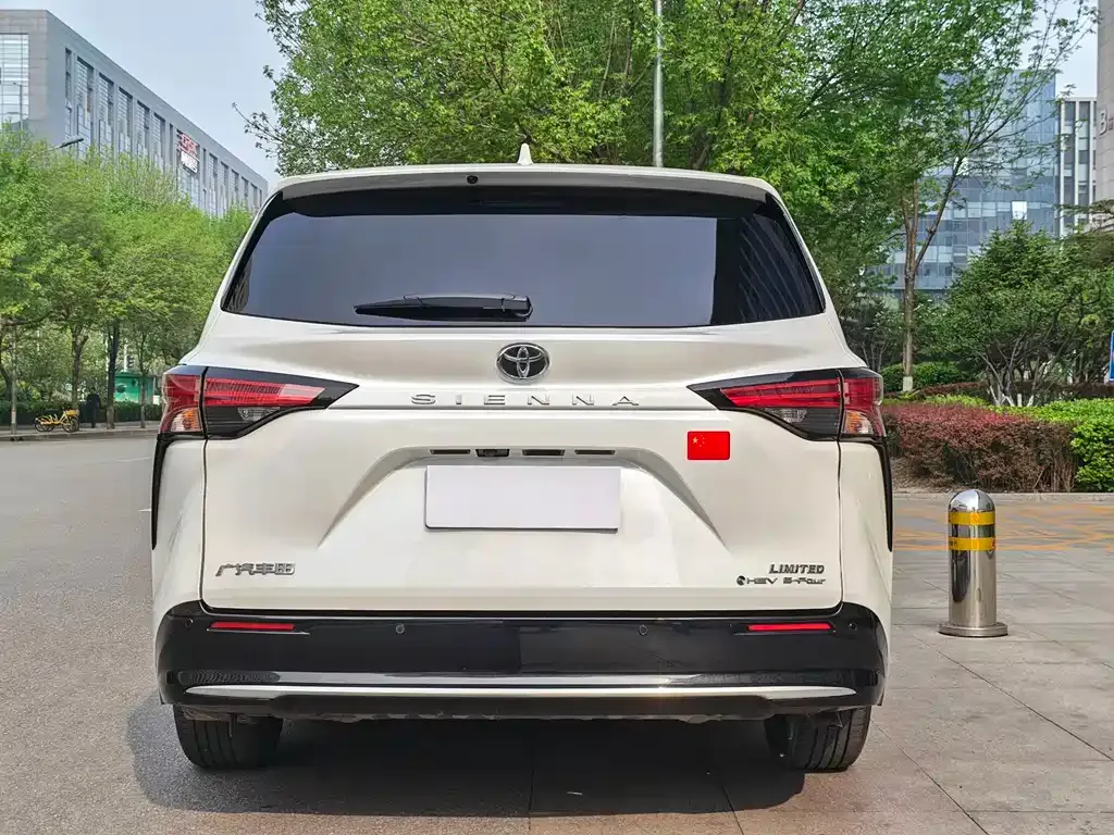 Toyota Sienna — фото 10