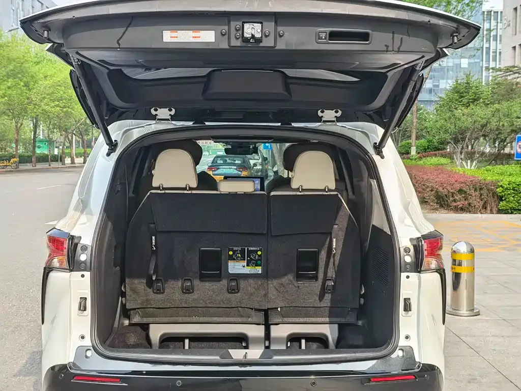 Toyota Sienna — фото 9