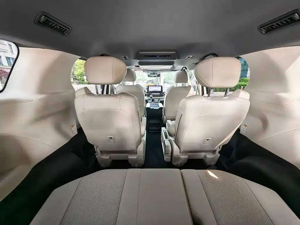 Toyota Sienna — фото 4