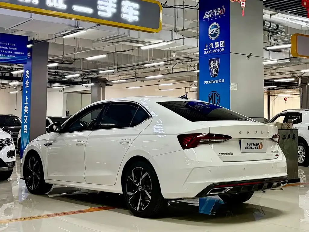 Skoda Octavia — фото 7