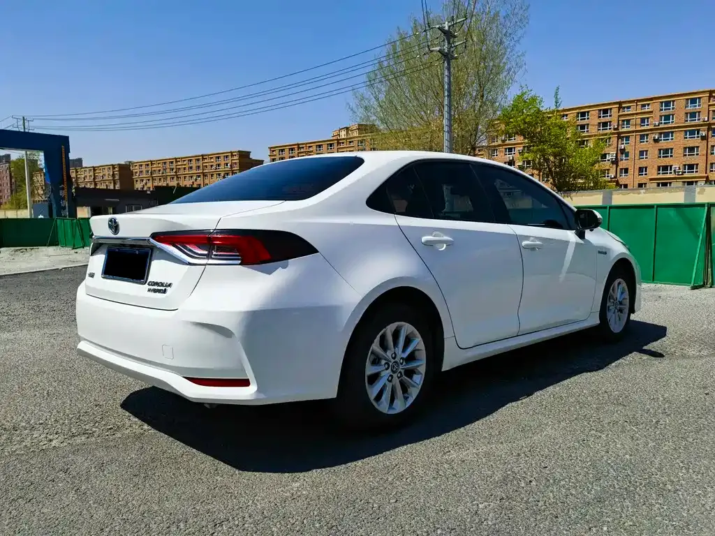 Toyota Corolla — фото 10