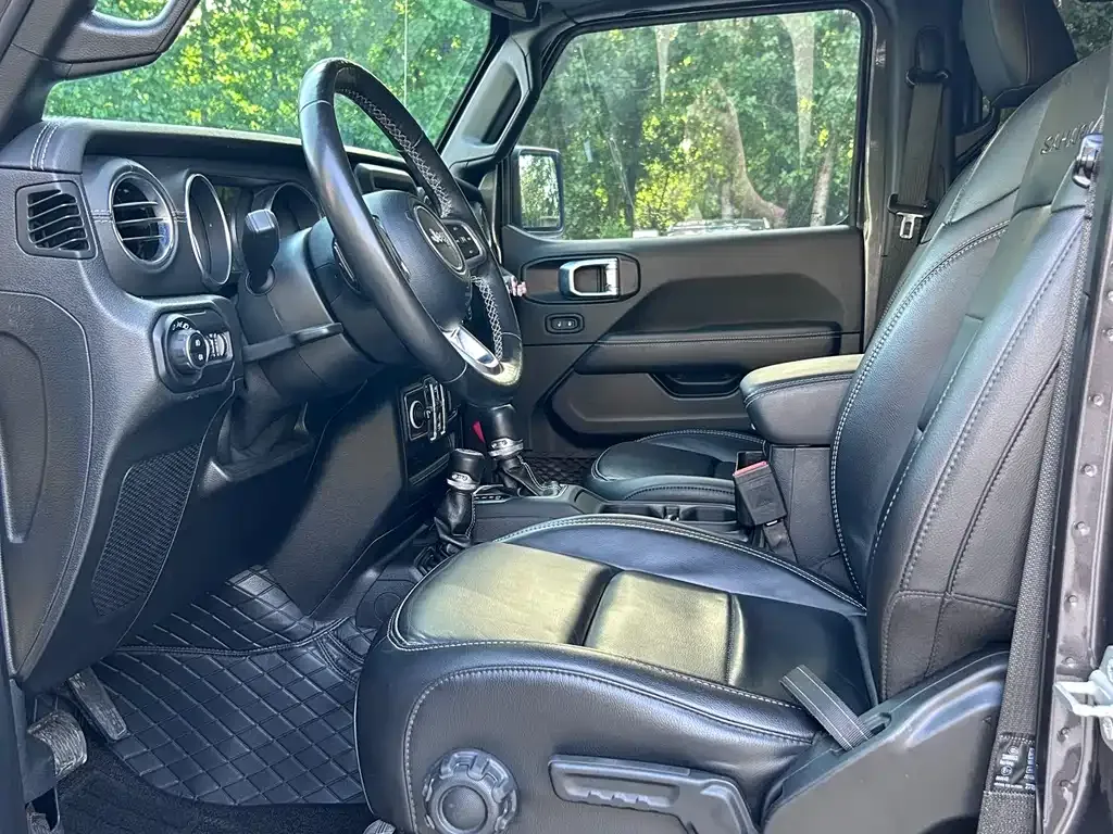 Jeep Wrangler — фото 9