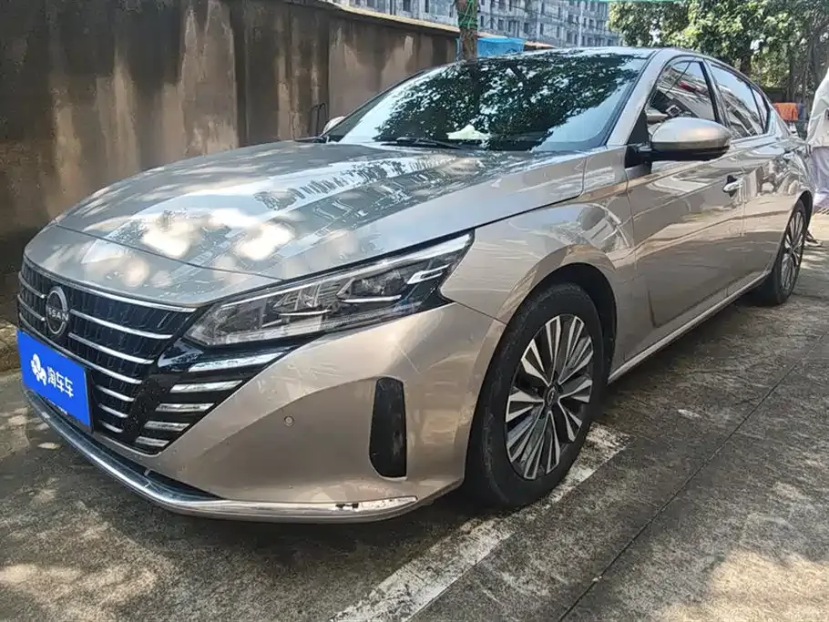 Nissan Teana — фото 1