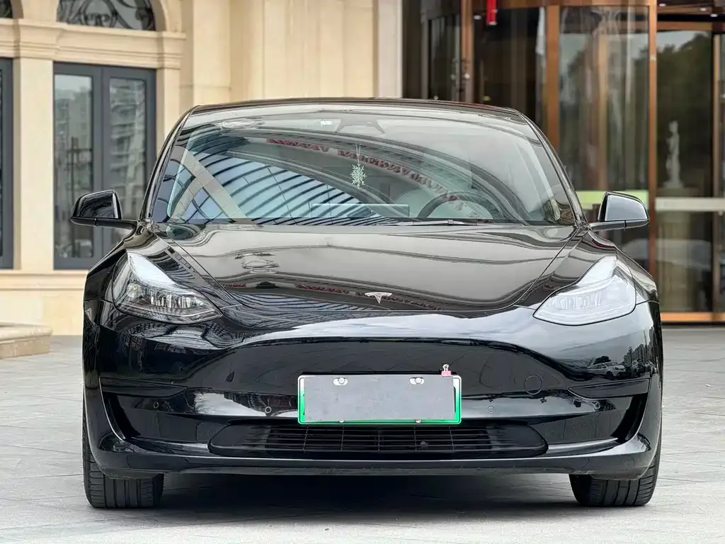 Tesla Model 3 — фото 4
