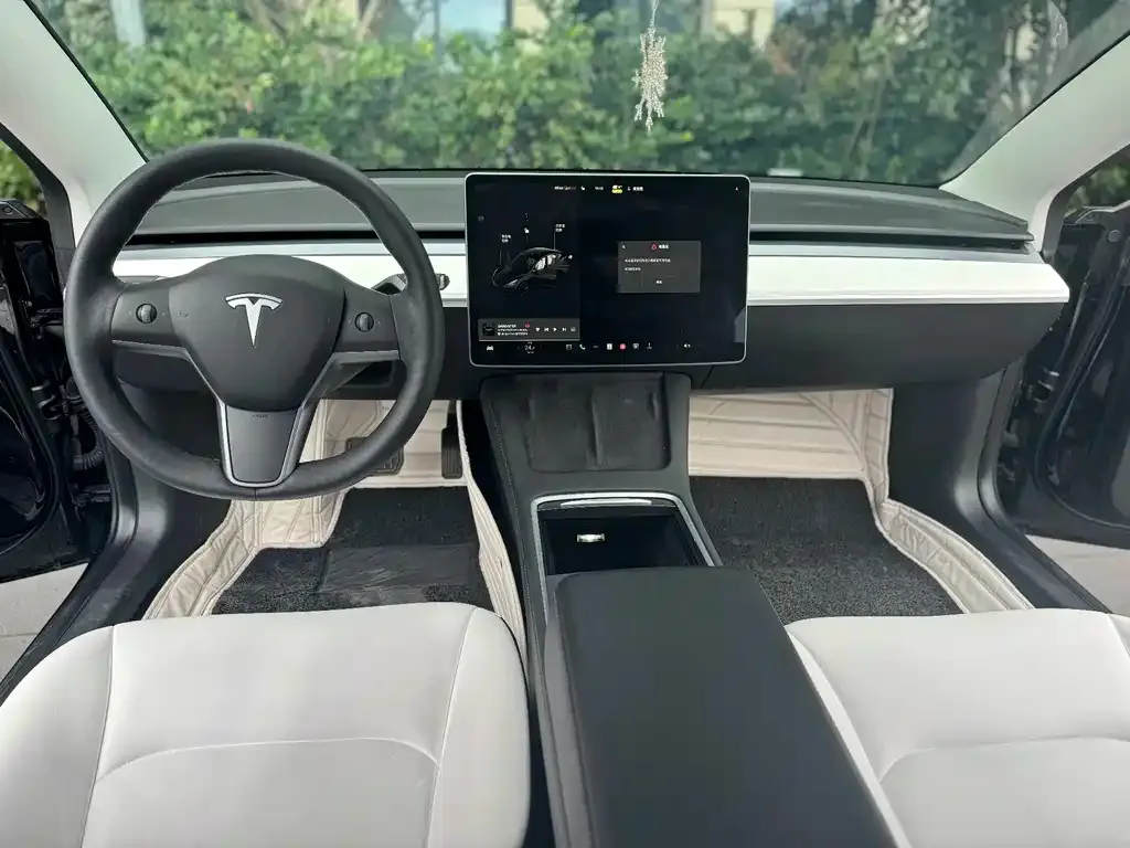 Tesla Model 3 — фото 8