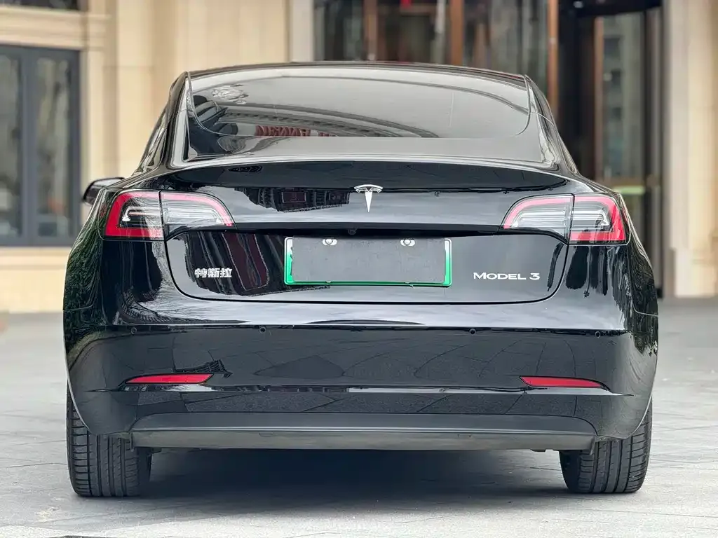 Tesla Model 3 — фото 3