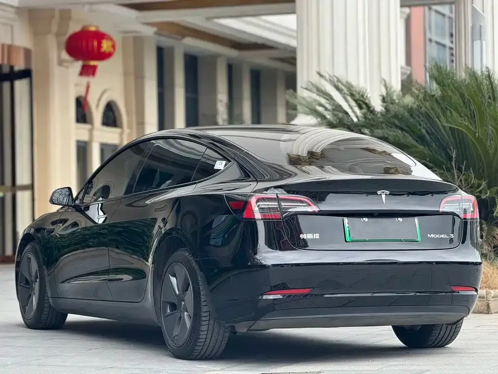 Tesla Model 3 — фото 10