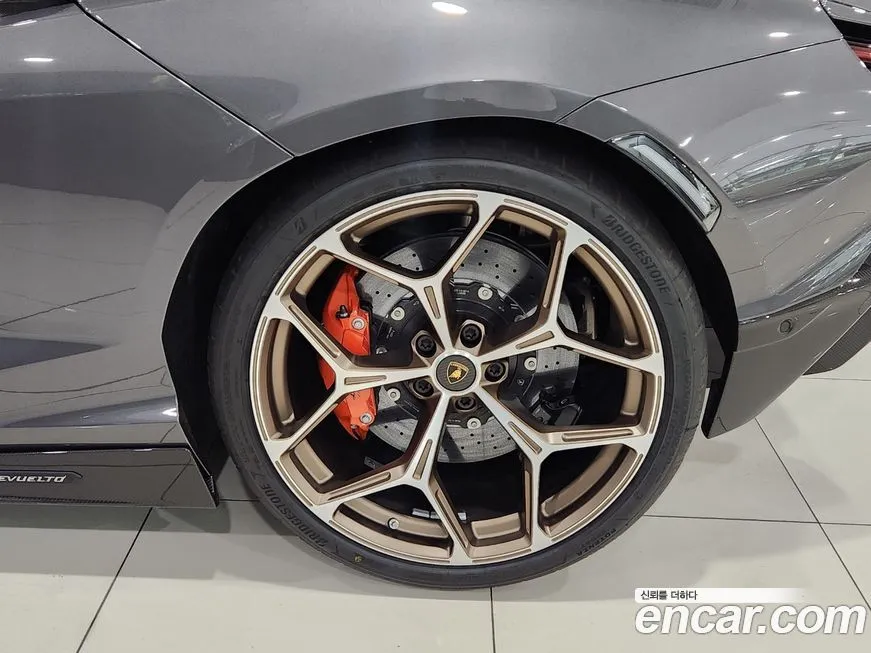 Lamborghini Revuelto 2025 из KR, фото 8