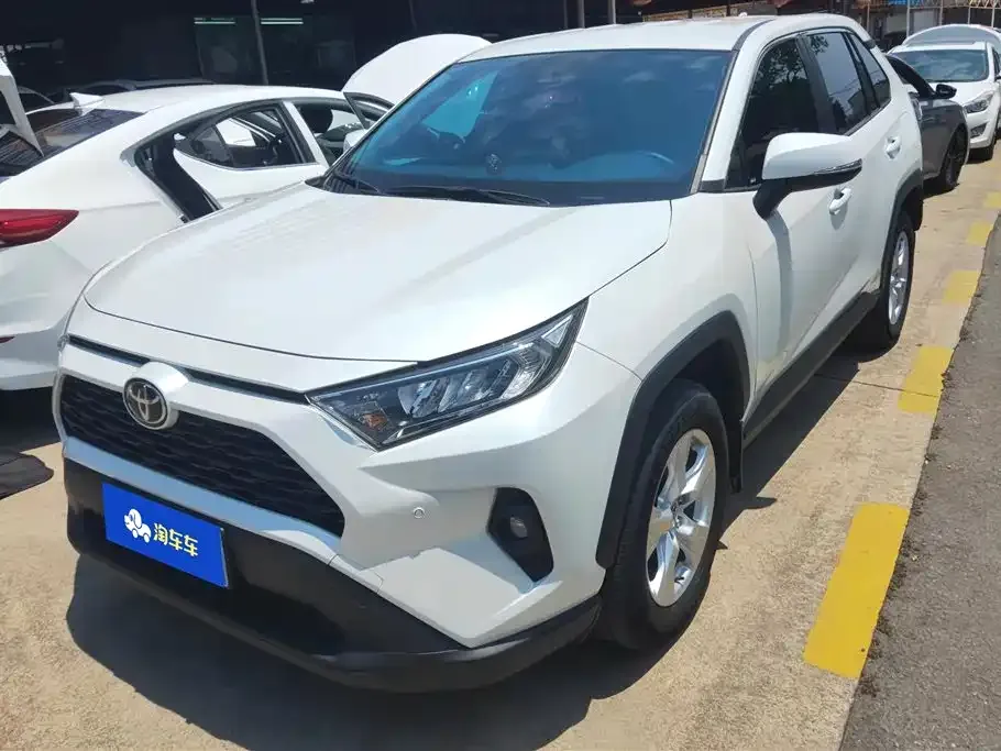 Toyota RAV4 — фото 1