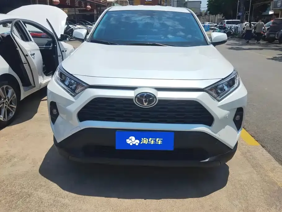 Toyota RAV4 — фото 8