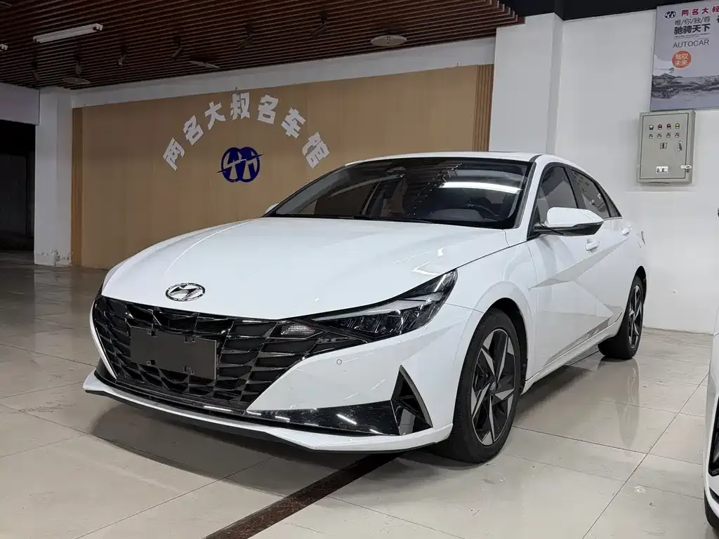 Hyundai Elantra — фото 4