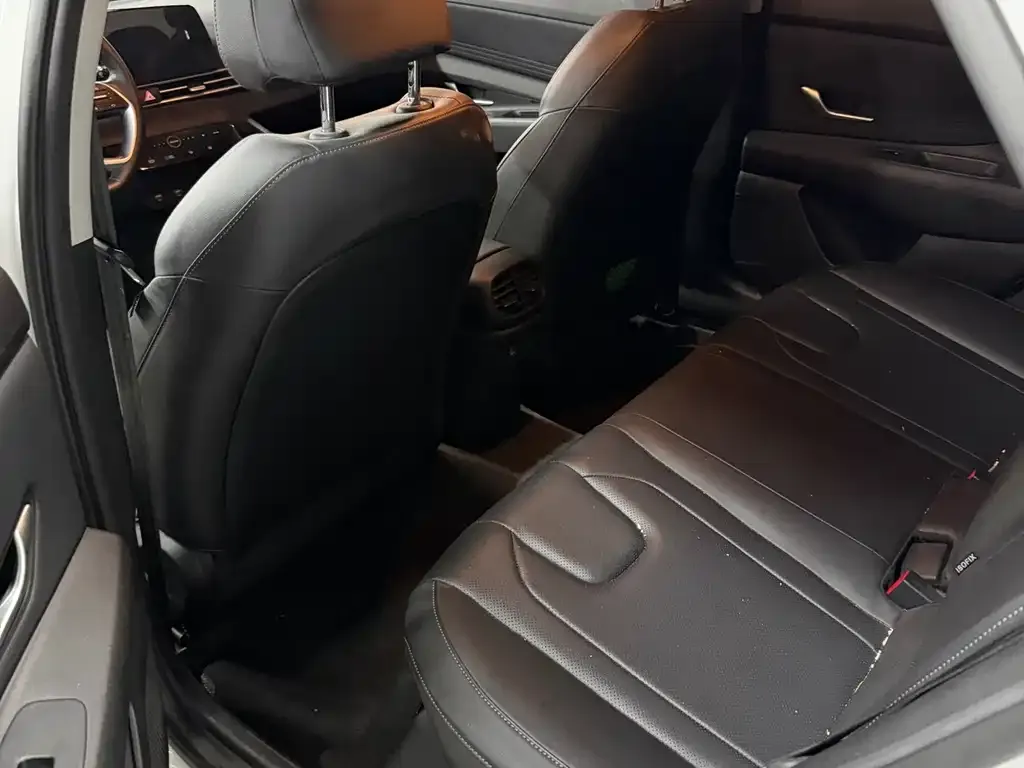 Hyundai Elantra — фото 3