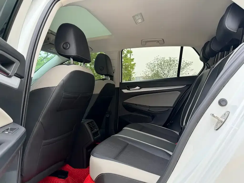 Volkswagen Golf 2021 из CN, фото 3
