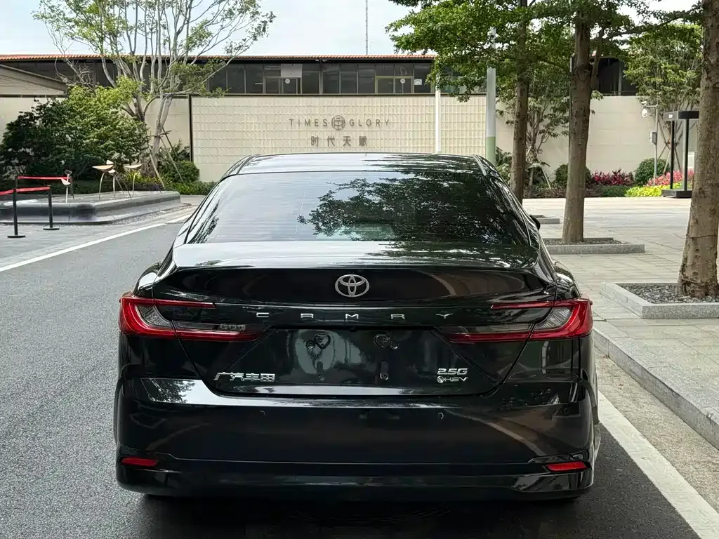 Toyota Camry — фото 7