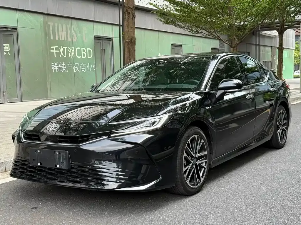 Toyota Camry — фото 10