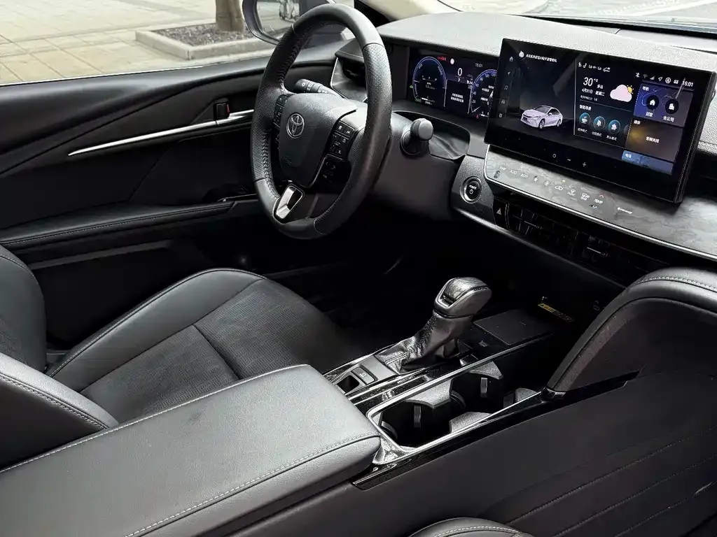 Toyota Camry — фото 5