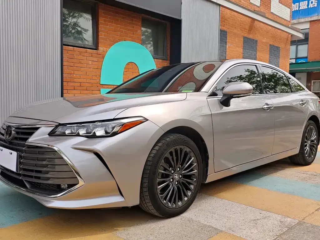 Toyota Avalon — фото 1