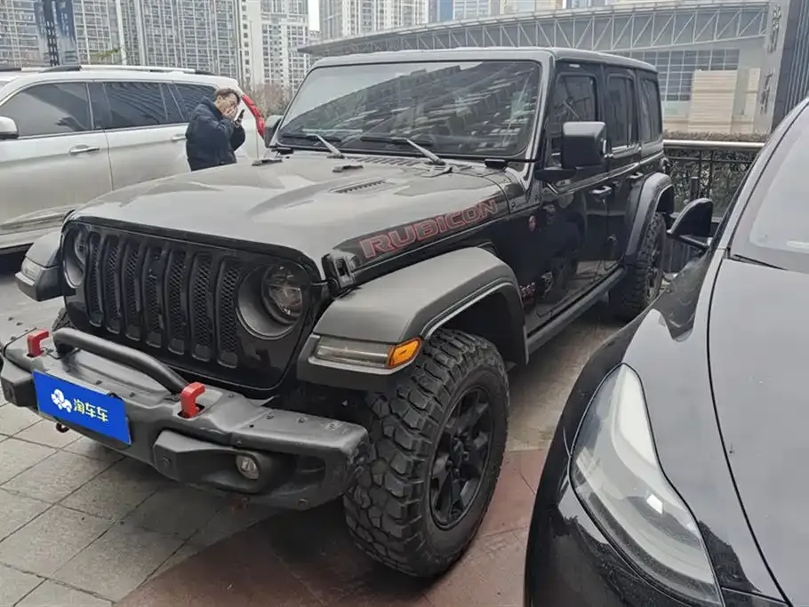 Jeep Wrangler — фото 1