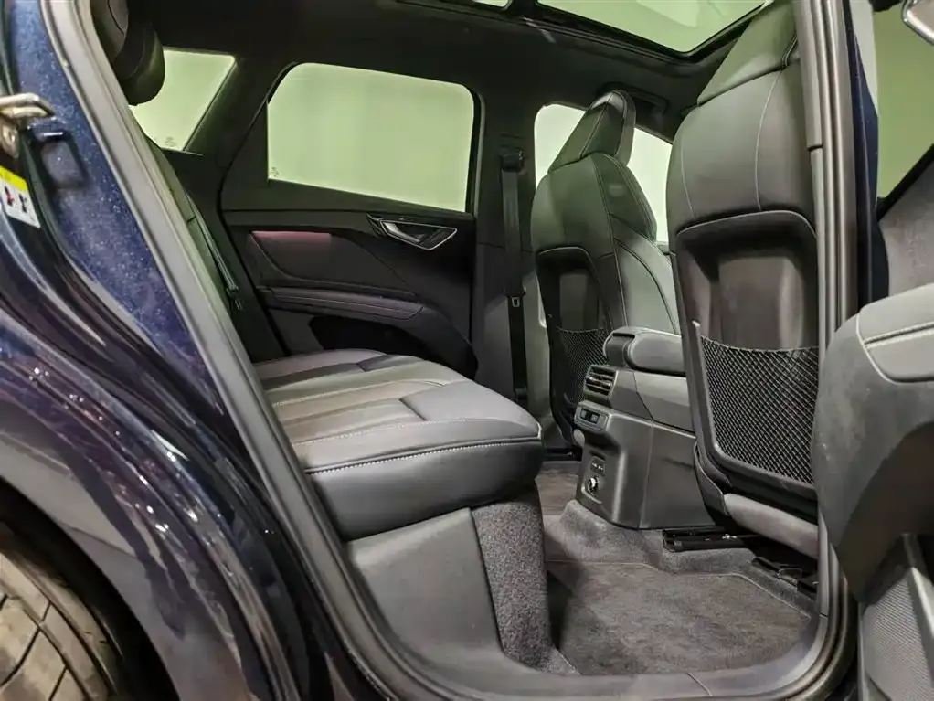 Audi Q4 e-tron — фото 6