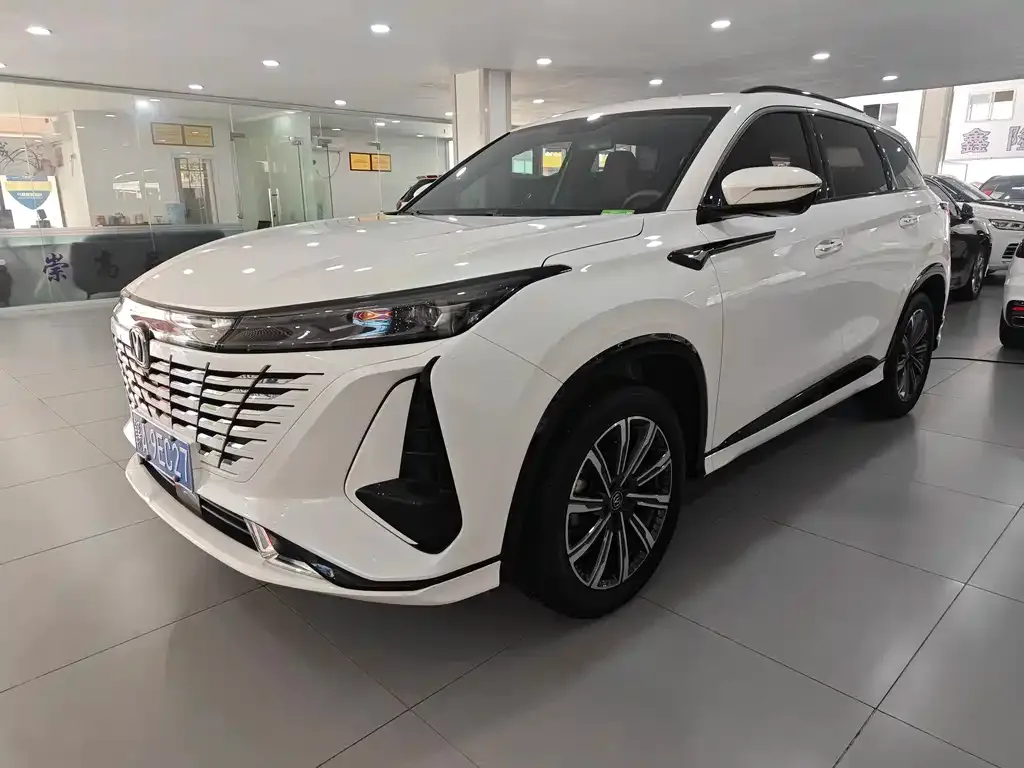Changan CS75PLUS — фото 1