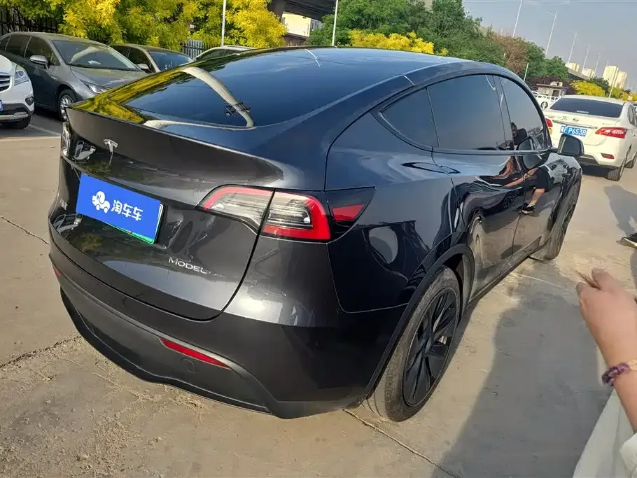 Tesla Model Y — фото 10