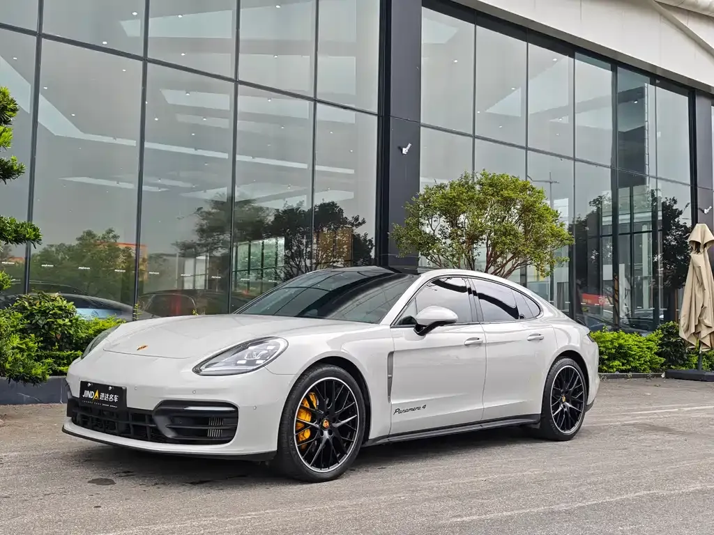 Porsche Panamera — фото 1