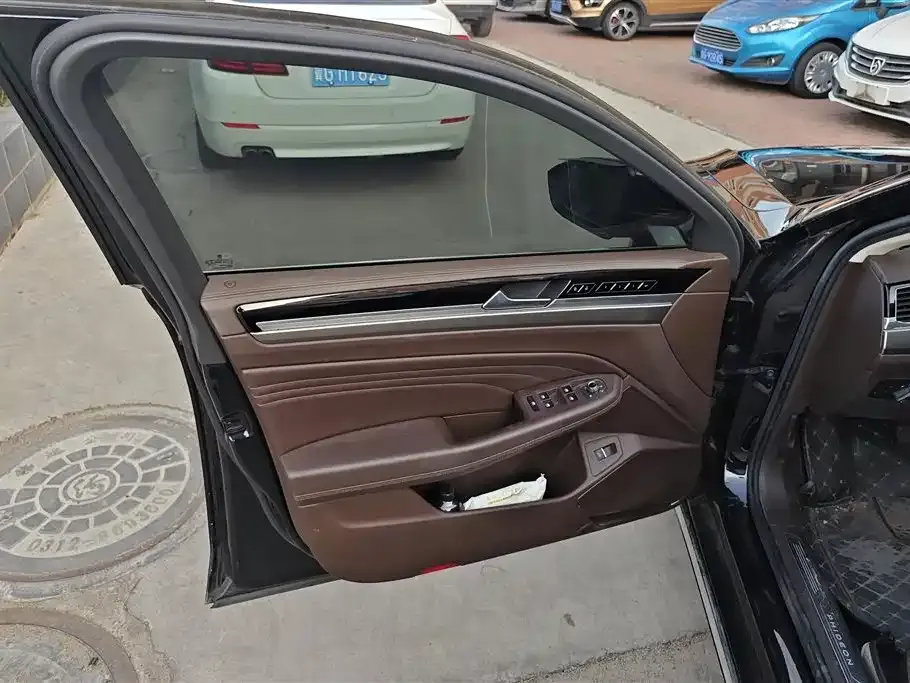 Volkswagen Phideon 2023 из CN, фото 8