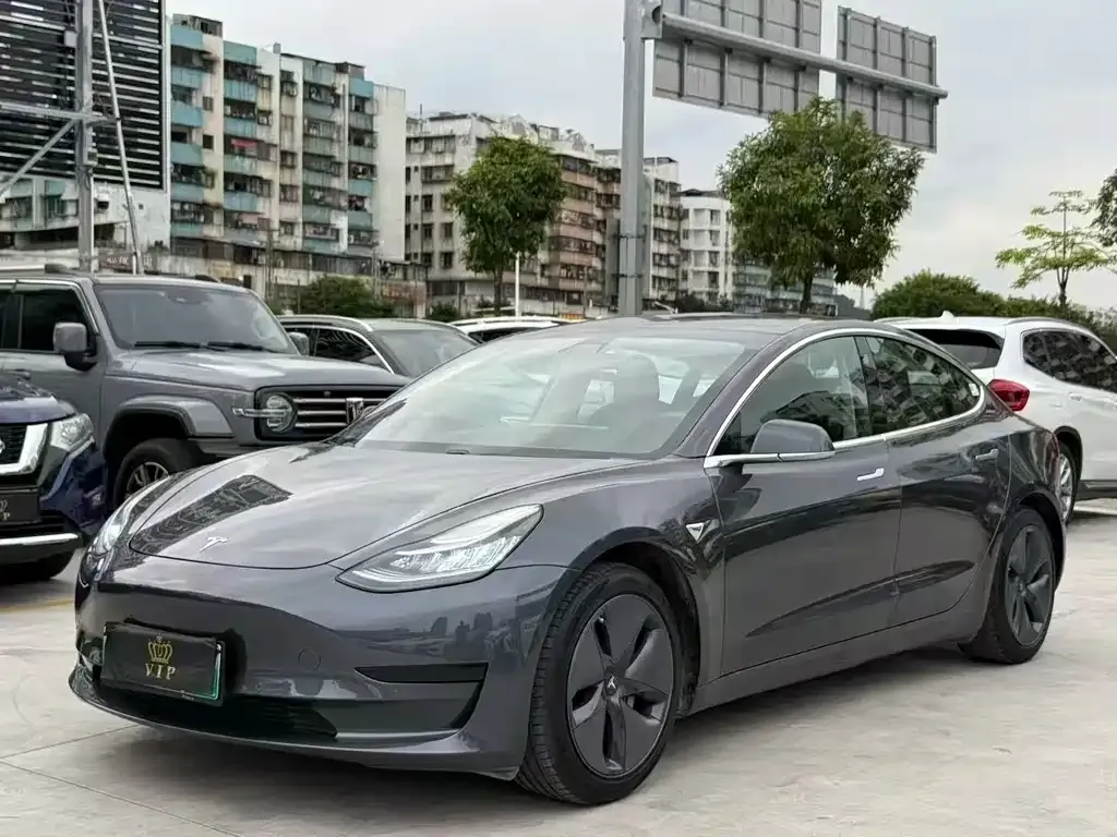 Tesla Model 3 — фото 1