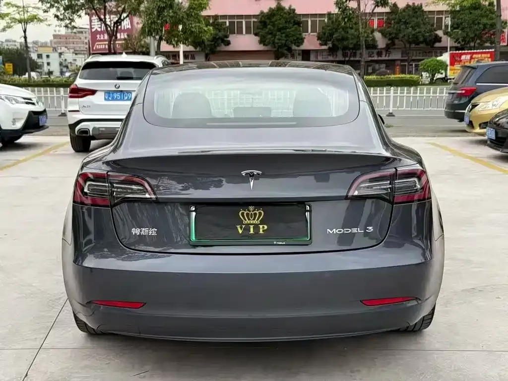 Tesla Model 3 — фото 4
